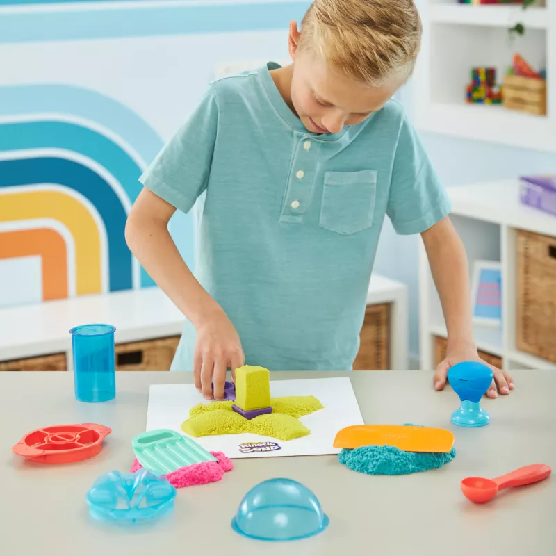 Kinetic Sand, Ultimate Sandisfying Set z 2 funtami piasku kinetycznego (różowy, żółty i turkusowy), 10 narzędziami i foremkami, zabawki sensoryczne dla dzieci od 7 lat