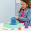Kinetic Sand, Zestaw piaskownicy, Kreatywne prezenty wielkanocne, zawiera 1 funt niebieskiego formowalnego piasku do zabawy, 4 narzędzia i foremki, pojemnik do przechowywania, zabawki sensoryczne dla dzieci od 3 lat