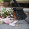 Miotła zewnętrzna o mieszanym włosiu miękko-twardym Fiskars 1025930