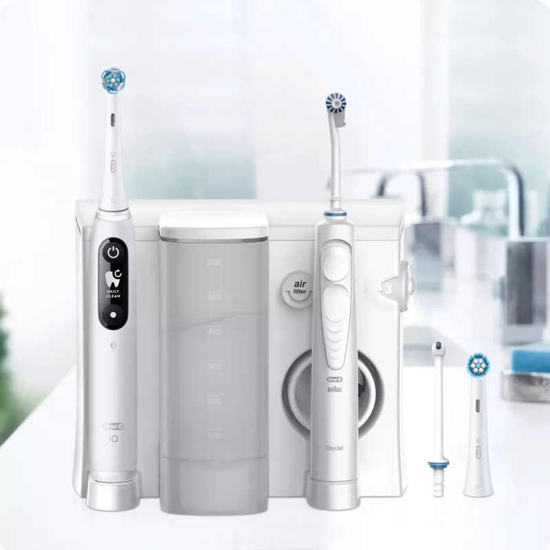 Obrotowo-oscylacyjna szczoteczka do zębów Oral-B iO6 biały dla dorosłych, zasilana baterią, 2 końcówki