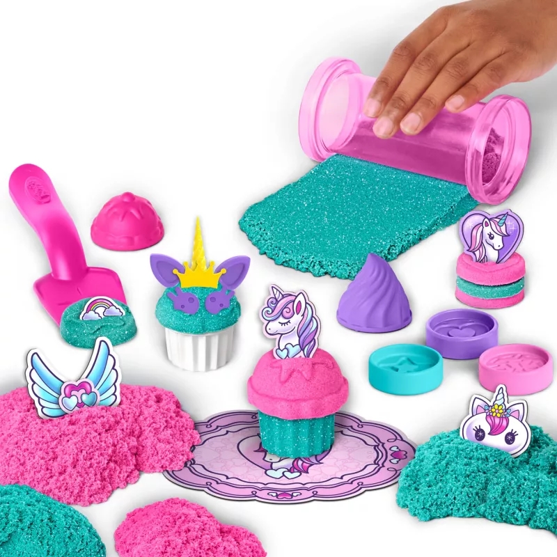 Kinetic Sand Shimmer, zestaw Unicorn Bake Shoppe, 16 uncji (mieniący się turkus i różowy neon), 8 jednorożcowych narzędzi, zabawki sensoryczne dla dzieci od 3 lat