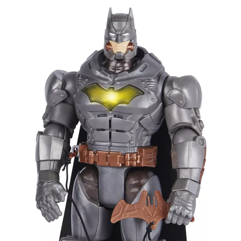 DC Comics , Battle Strike Batman 12-calowa figurka akcji, 5 akcesoriów, 20+ dźwięków, kolekcjonerskie zabawki dla dzieci dla chłopców i dziewczynek od 3 lat
