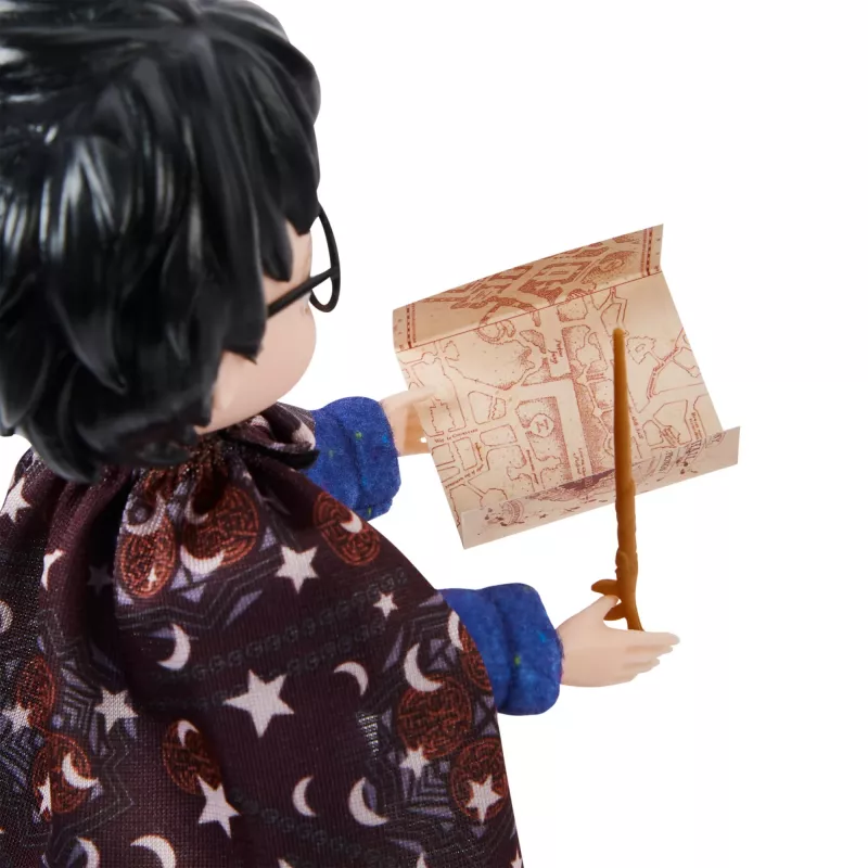 Wizarding World Harry Potter, 8-calowy zestaw upominkowy z lalką Harry'ego Pottera z peleryną niewidką i 5 akcesoriami dla lalek, zabawki dla dzieci od 6 lat