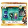 Wizarding World Harry Potter, Magical Minis Honeydukes Sweet Shop z 2 ekskluzywnymi figurkami i 5 akcesoriami, zabawki dla dzieci w wieku od 6 lat