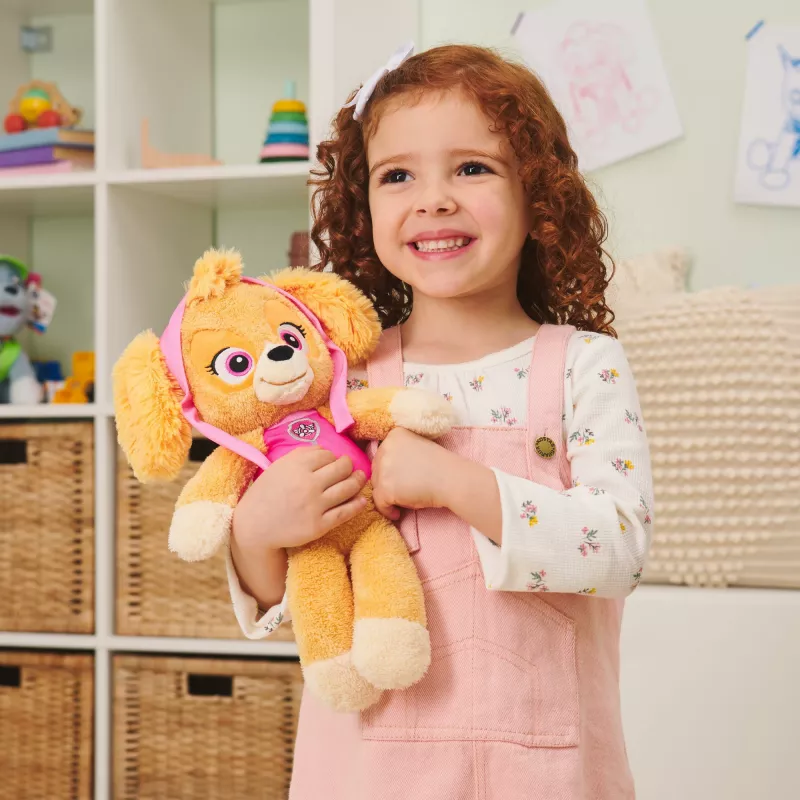 PAW Patrol GUND Oficjalna Maskotka Skye Take Along Buddy, Pluszowa Zabawka Premium dla Dzieci od 1 Roku Życia, Różowa/Brązowa, 33 cm
