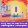 Kinetic Sand, Stacja Soft Serve, upominki do koszyczka wielkanocnego, zawiera 14 uncji plastycznego piasku do formowania (3 kolory), 2 rożki do lodów i 2 narzędzia