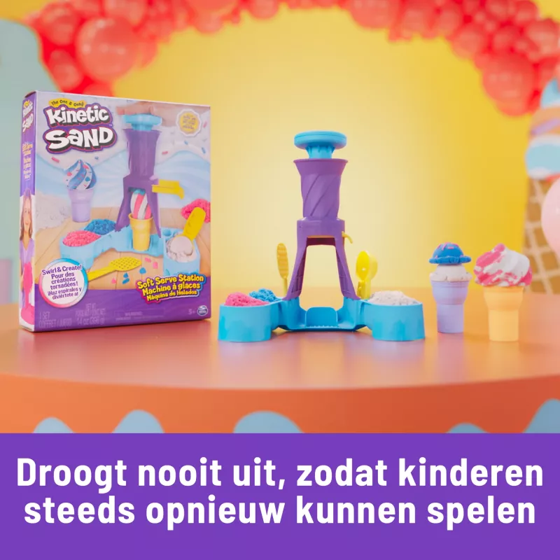 Kinetic Sand, Stacja Soft Serve, upominki do koszyczka wielkanocnego, zawiera 14 uncji plastycznego piasku do formowania (3 kolory), 2 rożki do lodów i 2 narzędzia