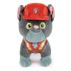 Rubble & Crew, pluszowe zabawki premium, 7-calowa pluszowa zabawka Charger w stroju budowlanym, zabawki dla chłopców i dziewczynek od 3 lat