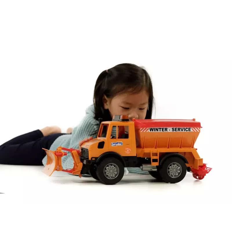 Ciężarówka BRUDER MB Unimog, konstrukcja ABS, zalecany wiek 4+