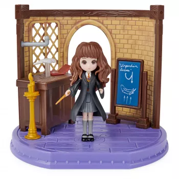 Wizarding World Harry Potter, Magical Minis Klasa Zaklęć z ekskluzywną figurką Hermiony Granger i akcesoriami, zabawki dla dzieci od 5 lat