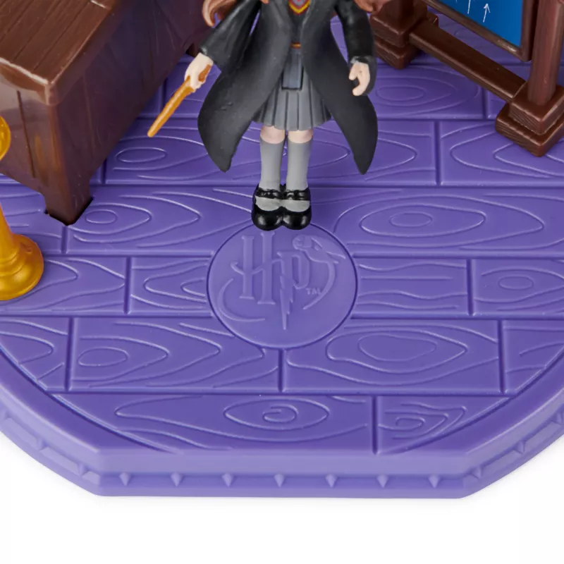 Wizarding World Harry Potter, Magical Minis Klasa Zaklęć z ekskluzywną figurką Hermiony Granger i akcesoriami, zabawki dla dzieci od 5 lat