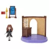 Wizarding World Harry Potter, Magical Minis Klasa Zaklęć z ekskluzywną figurką Hermiony Granger i akcesoriami, zabawki dla dzieci od 5 lat