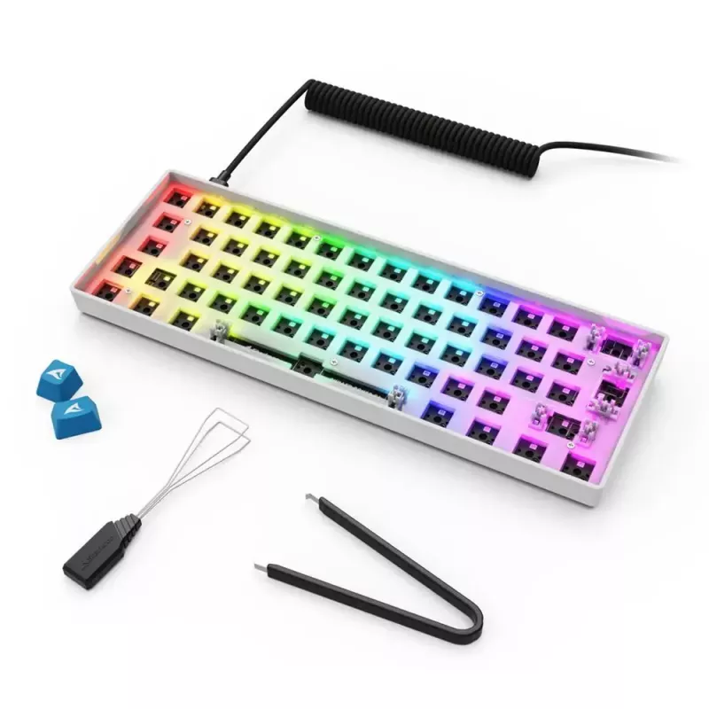 Kompaktowa przewodowa klawiatura 60% Sharkoon SKILLER SGK50 S4 — układ QWERTY niemiecki, podświetlenie RGB, USB, kabel 1,5 m, biała