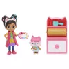 Gabby's Dollhouse, Zestaw studia artystycznego z 2 figurkami, 2 akcesoriami, przesyłką i meblem, zabawki dla dzieci od 3 lat