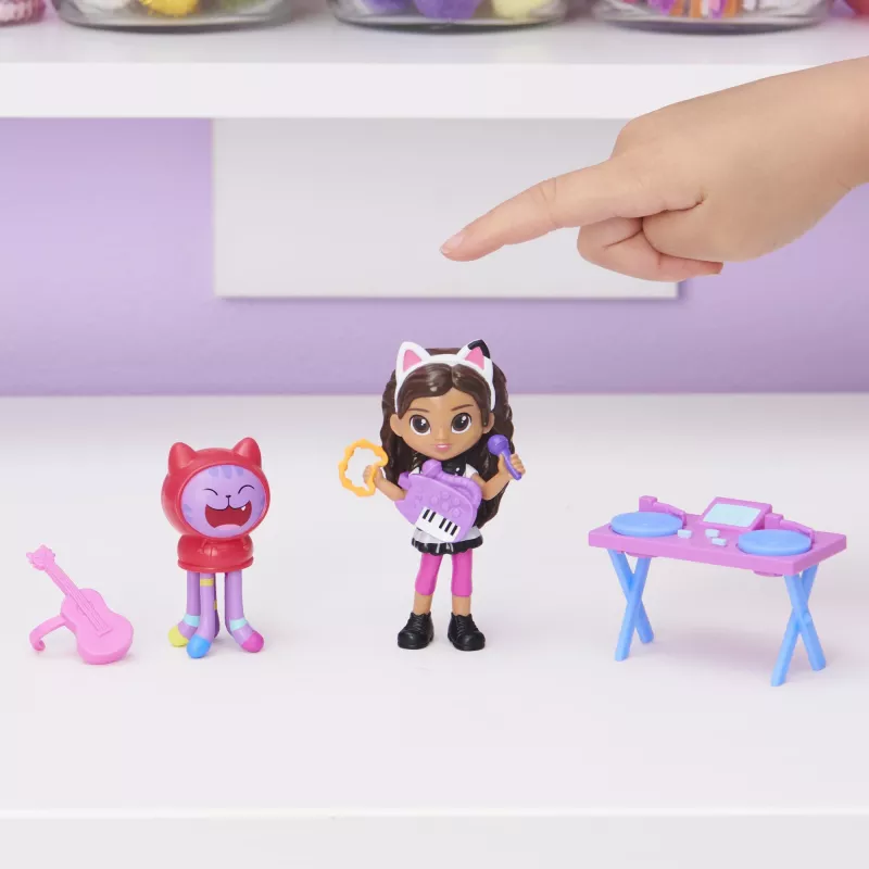 Gabby's Dollhouse, Zestaw studia artystycznego z 2 figurkami, 2 akcesoriami, przesyłką i meblem, zabawki dla dzieci od 3 lat