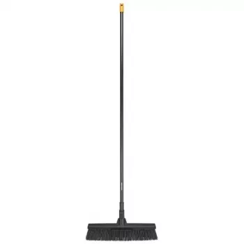 Miotła do wnętrz Fiskars 1025926 z mieszanym włosiem miękkim i twardym, aluminiowa, czarna