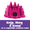 Kinetic Sand, Różowy Piasek do Zabawy 2lb, Propozycje do Wielkanocnego Koszyczka, Formowalne Zabawki Sensoryczne dla Dzieci, Zamykana Torebka (Opakowanie Może Się Różnić)