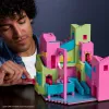 Mattel MEGA Squid Game Schody Zestaw Klocków z Figurką Akcji (1707 elementów) dla Kolekcjonerów