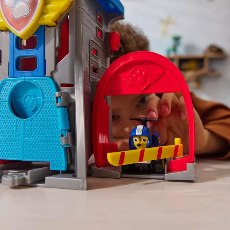 PAW Patrol: Air Rescue, zestaw Pup Squad Adventure Bay Airport, z samochodem Chase i wyrzutnią pojazdów, zabawki dla chłopców i dziewczynek od 3 lat