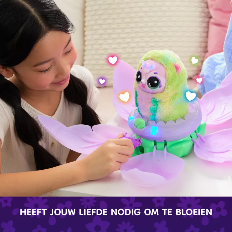 Hatchimals Bloomables by , Kittyfly Surprise Toy, Interaktywny pluszak z powtarzalnym podwójnym odkryciem, ponad 100 dźwięków i reakcji do zabawy w udawanie (wzory różne), Elektroniczne zwierzaki dla dzieci od 5 lat