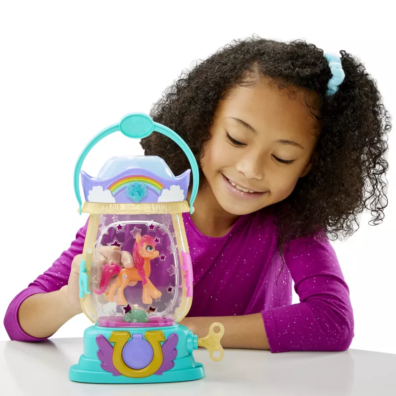 My Little Pony: Film Nowej Generacji Lampion Sparkle Reveal Sunny Starscout – Świecąca Zabawka z 25 Elementami, Niespodzianki
