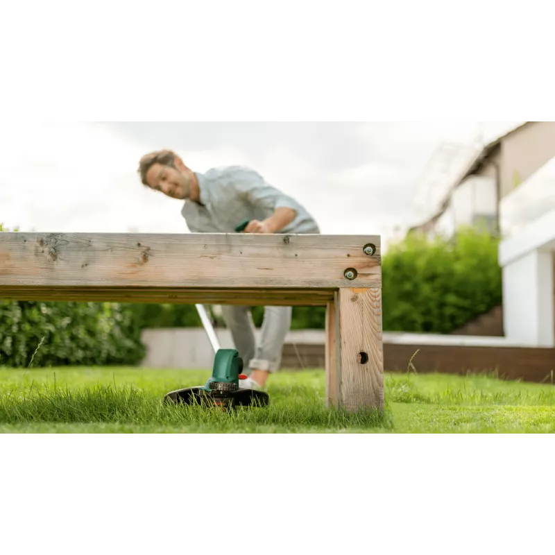 Bosch UniversalGrassCut 18V-26 26 cm akumulatorowa koszarka czarno-zielona