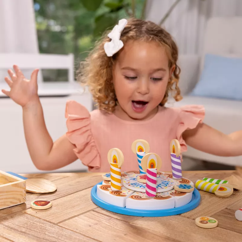 Melissa & Doug Tort Urodzinowy - Drewniane Jedzenie Do Zabawy Z Mieszanymi I Dopasowywanymi Dodatkami i 7 Świeczkami