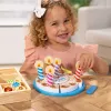 Melissa & Doug Tort Urodzinowy - Drewniane Jedzenie Do Zabawy Z Mieszanymi I Dopasowywanymi Dodatkami i 7 Świeczkami