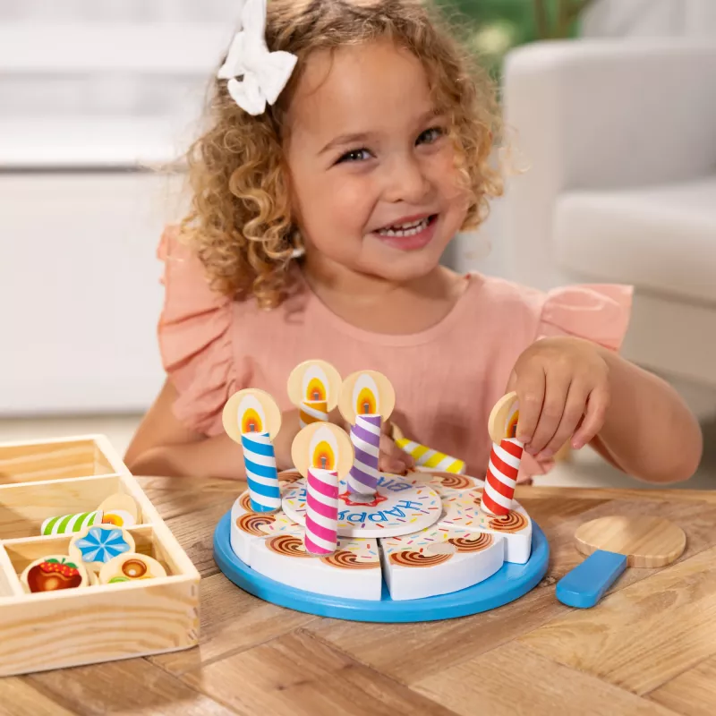 Melissa & Doug Tort Urodzinowy - Drewniane Jedzenie Do Zabawy Z Mieszanymi I Dopasowywanymi Dodatkami i 7 Świeczkami