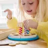 Melissa & Doug Tort Urodzinowy - Drewniane Jedzenie Do Zabawy Z Mieszanymi I Dopasowywanymi Dodatkami i 7 Świeczkami