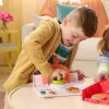 Kinetic Sand, SquishPizza Rising Pizza Oven Playset, kreatywne prezenty wielkanocne, zawiera 1 funt formowalnego piasku kinetycznego i 5 narzędzi, zabawki do zabawy w jedzenie, sztuka i rękodzieło dla dzieci