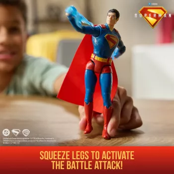 DC Comics , SUPERMAN Epic Strike Figurka akcji, 6 cali wysokości, Autentyczna stylistyka filmowa, Zawiera 2 akcesoria, Zabawki dla dzieci dla chłopców i dziewczynek od 4 roku życia