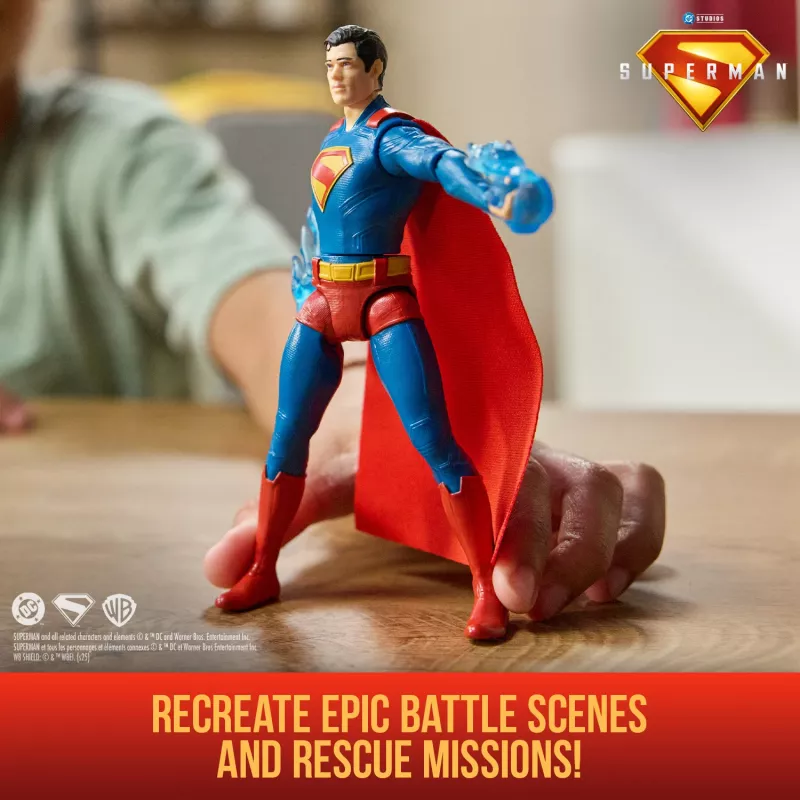 DC Comics , SUPERMAN Epic Strike Figurka akcji, 6 cali wysokości, Autentyczna stylistyka filmowa, Zawiera 2 akcesoria, Zabawki dla dzieci dla chłopców i dziewczynek od 4 roku życia