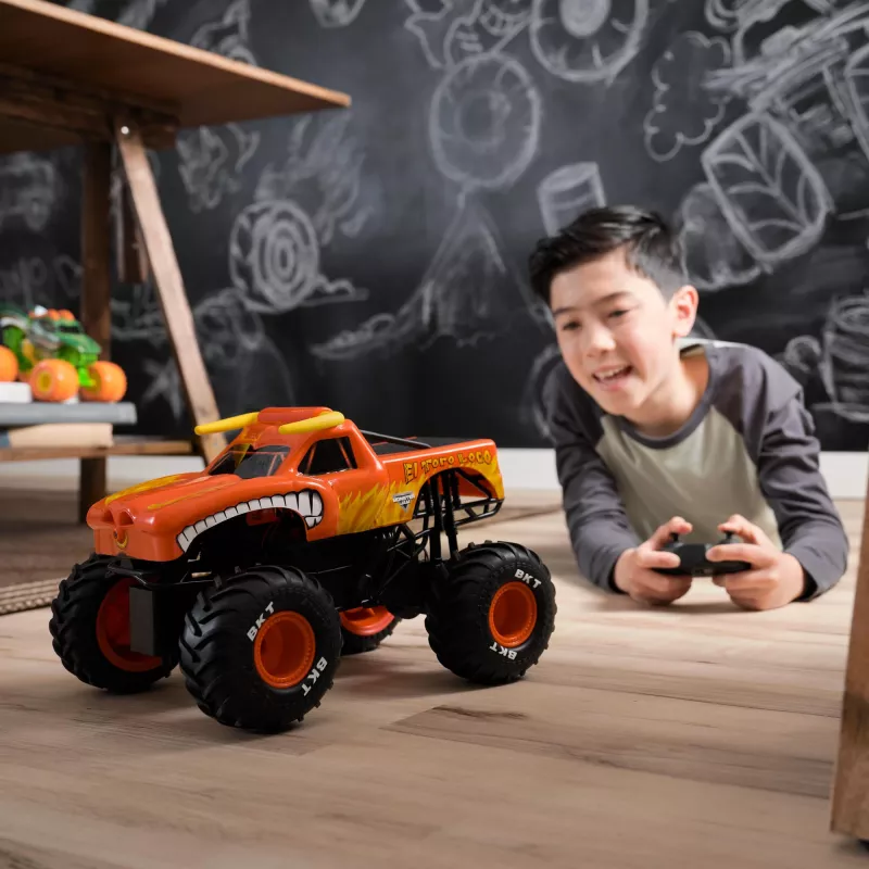 Monster Jam , El Toro Loco RC Monster Truck z efektami dymu Atomizer, skala 1:15, zabawki dla chłopców i dziewczynek od 3 lat