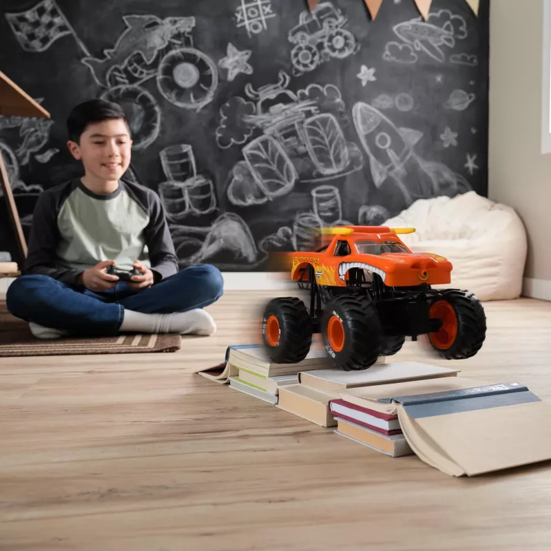 Monster Jam , El Toro Loco RC Monster Truck z efektami dymu Atomizer, skala 1:15, zabawki dla chłopców i dziewczynek od 3 lat