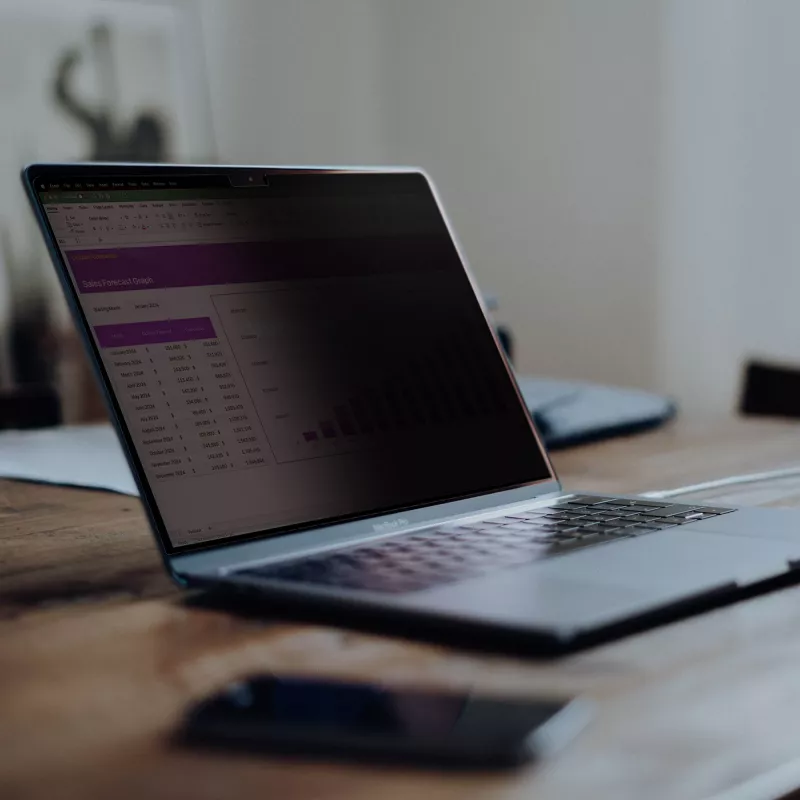 StarTech.com 14-calowy MacBook Pro 21/23 Filtr prywatyzujący do laptopa, Usuwalny i odwracalny filtr prywatyzujący z powłoką antyrefleksyjną, Magnetyczna osłona ekranu laptopa z 51% redukcją światła niebieskiego
