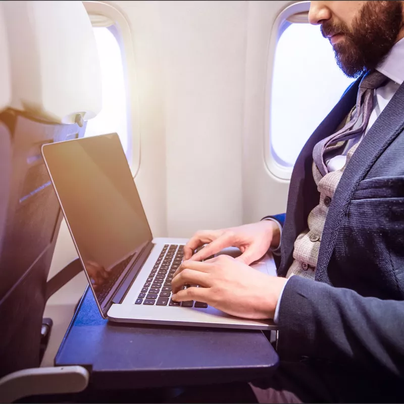Filtr prywatności do laptopa StarTech.com 15,6 cala 16:9, antyodblaskowa folia prywatności z 51% redukcją światła niebieskiego, ochrona ekranu notebooka z kątem widzenia +/- 30 stopni, matowa/błyszcząca