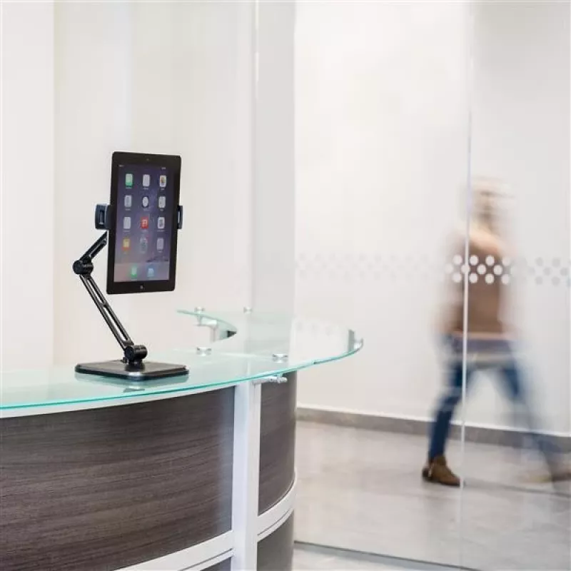 StarTech.com Regulowany stojak na tablet z ramieniem - obrotowy - montaż na ścianie