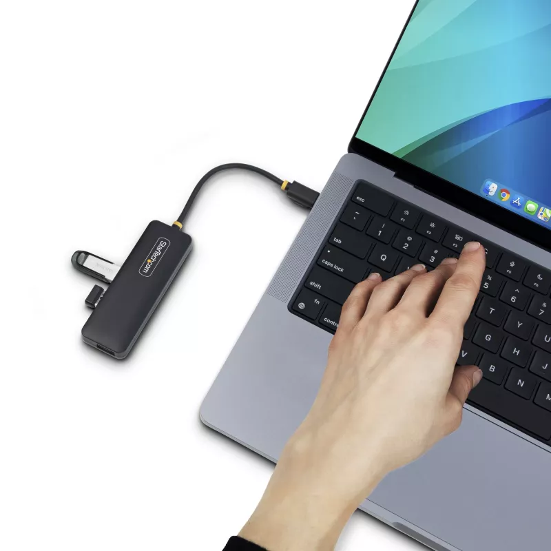 StarTech.com 4-portowy hub USB-C, 5 Gb/s, USB-C na 4x USB-A, zasilany z magistrali, kompaktowy mini hub podróżny, wieloportowy rozdzielacz USB 3.0, przenośny hub, zabezpieczenie nadprądowe