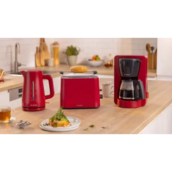 Drip coffee maker Bosch TKA3M134 — 1.4 L water tank, 15‑cup capacity, czerwony