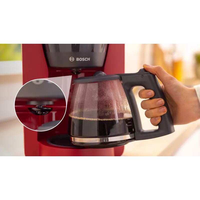 Drip coffee maker Bosch TKA3M134 — 1.4 L water tank, 15‑cup capacity, czerwony