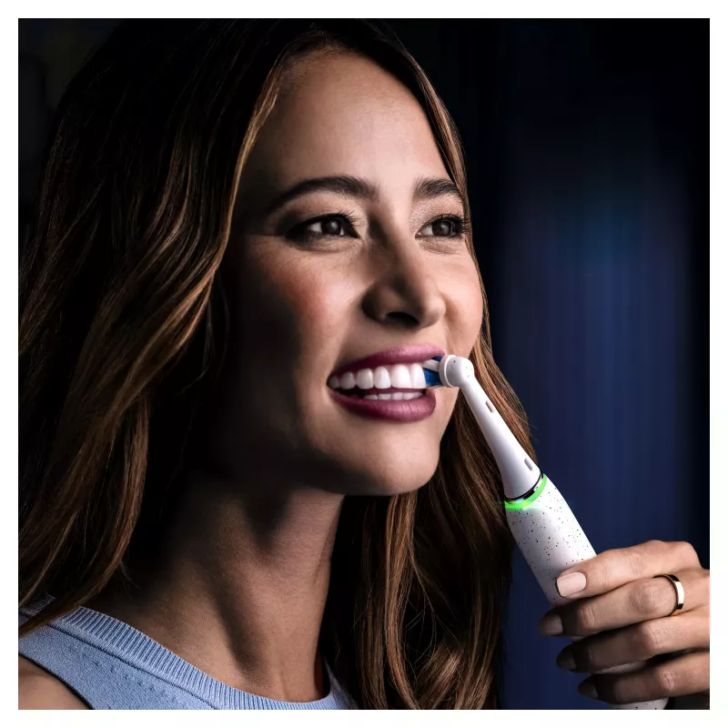 Szczoteczka rotacyjno-oscylacyjna Oral-B iO Series 10 dla dorosłych, biała