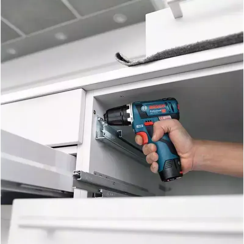 Bosch 1 x GBA 12V 2,0 Ah + 1 x GBA 12V 4,0 Ah + GAL 12V-40 Professional ładowarka do akumulatorów gospodarstwa domowego AC