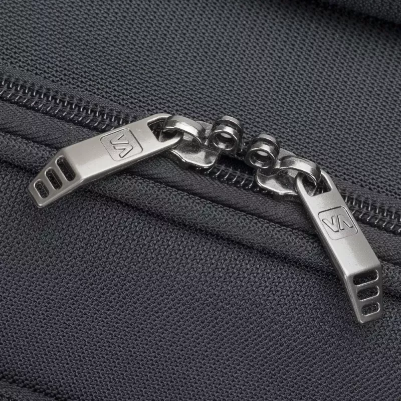 Walizka na kółkach Rivacase 8481 do laptopów 15,6 cala, poliester, 3,2 kg, czarna