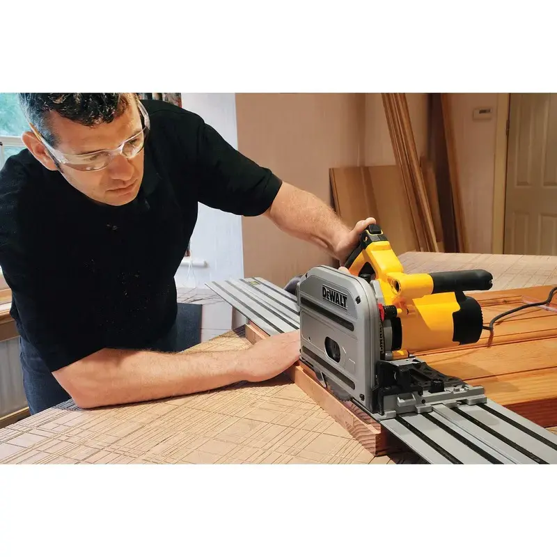 Piła tarczowa DeWALT DWS520KTR-QS 16.5 cm 4000 RPM 1300 W