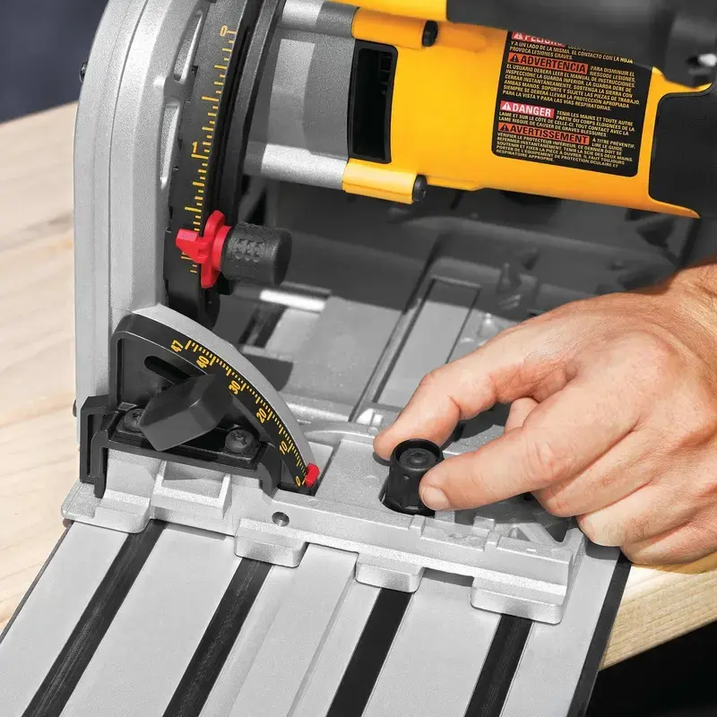 Piła tarczowa DeWALT DWS520KTR-QS 16.5 cm 4000 RPM 1300 W