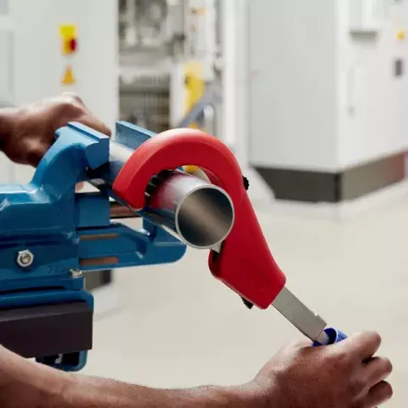 Obcinak do rur Knipex 90 31 03 BK, odpowiedni do mosiądzu, miedzi, stali