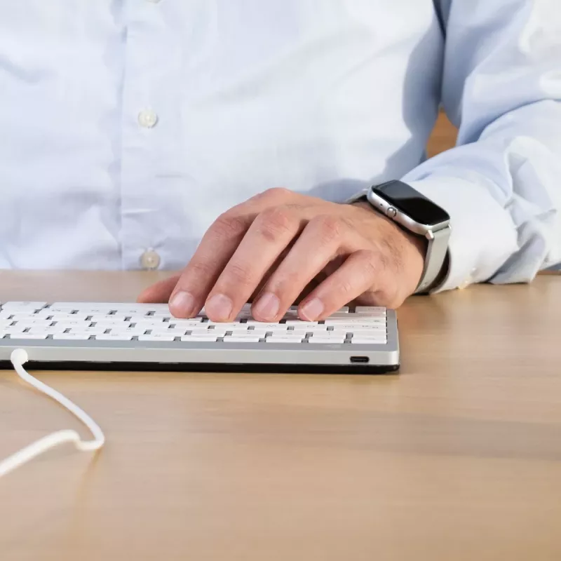 Ergonomiczna klawiatura R-Go Tools R-Go Compact Break, kompaktowa klawiatura z oprogramowaniem przerw, QWERTY (US), przewodowa, biała