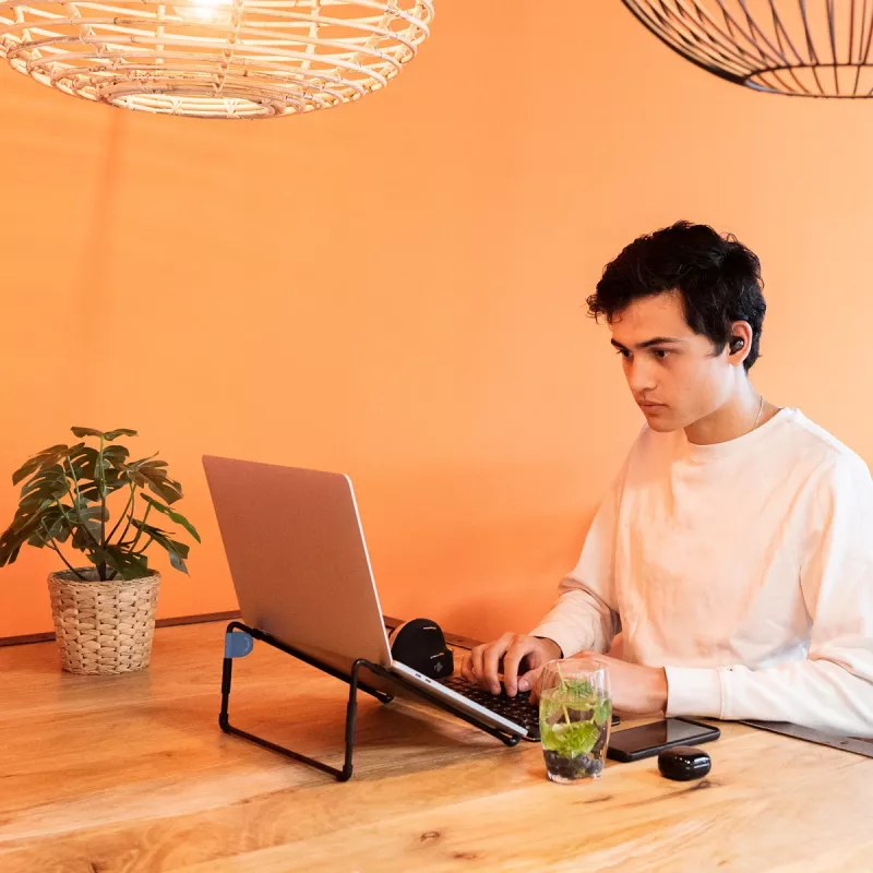 Podstawka pod laptopa R-Go Steel Travel, ergonomiczna i składana, odpowiednia do laptopów 10–22 cale, czarna