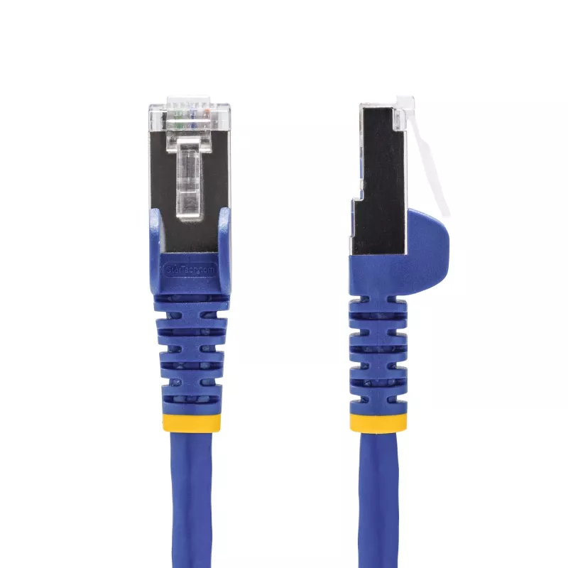 Kabel Ethernet StarTech.com 50 cm niebieski CAT8, Snagless RJ45, 25G/40G, 2000 MHz, 100W PoE++, S/FTP, 26AWG czysta miedź, LSZH, ekranowany kabel krosowy z odciążeniami, testowany indywidualnie